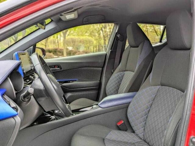 Красный Тойота C-HR, объемом двигателя 2 л и пробегом 66 тыс. км за 5500 $, фото 7 на Automoto.ua