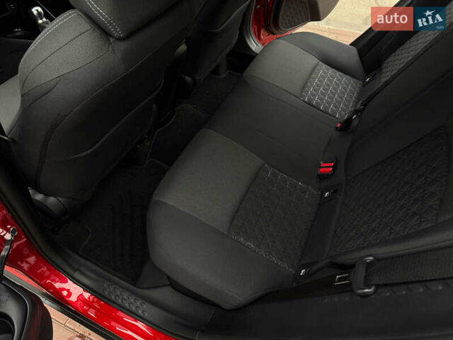 Красный Тойота C-HR, объемом двигателя 1.8 л и пробегом 79 тыс. км за 24800 $, фото 18 на Automoto.ua