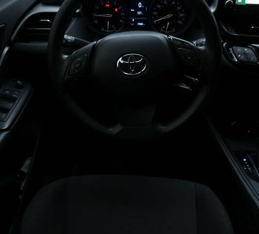 Красный Тойота C-HR, объемом двигателя 2 л и пробегом 73 тыс. км за 18800 $, фото 23 на Automoto.ua