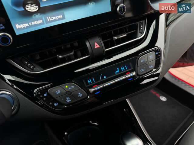 Красный Тойота C-HR, объемом двигателя 1.8 л и пробегом 79 тыс. км за 24800 $, фото 27 на Automoto.ua