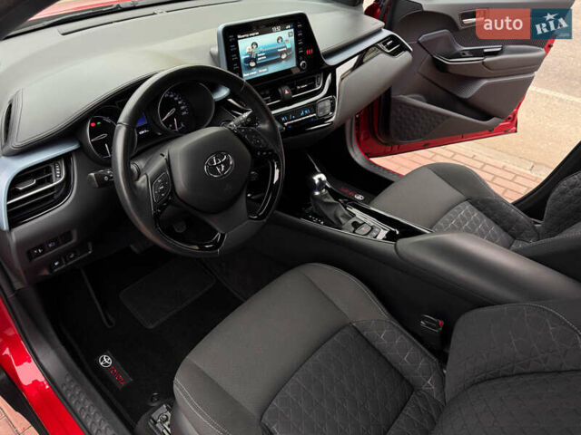 Красный Тойота C-HR, объемом двигателя 1.8 л и пробегом 79 тыс. км за 24800 $, фото 16 на Automoto.ua