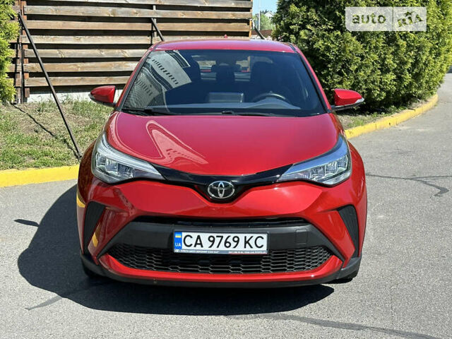 Красный Тойота C-HR, объемом двигателя 2 л и пробегом 52 тыс. км за 22500 $, фото 2 на Automoto.ua