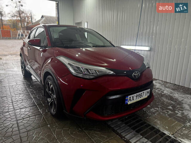 Тойота C-HR 2020 у Валках на Automoto.ua Червоний Тойота C-HR, об'ємом двигуна 2 л та пробігом 38 тис. км за 22000 $, фото 6 на Automoto.ua