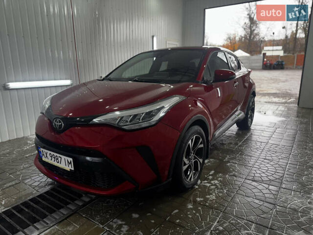 Тойота C-HR 2020 у Валках на Automoto.ua Червоний Тойота C-HR, об'ємом двигуна 2 л та пробігом 38 тис. км за 22000 $, фото 10 на Automoto.ua