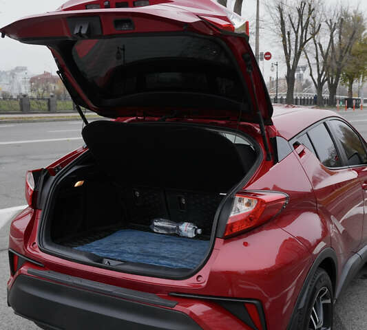 Красный Тойота C-HR, объемом двигателя 2 л и пробегом 73 тыс. км за 18800 $, фото 9 на Automoto.ua