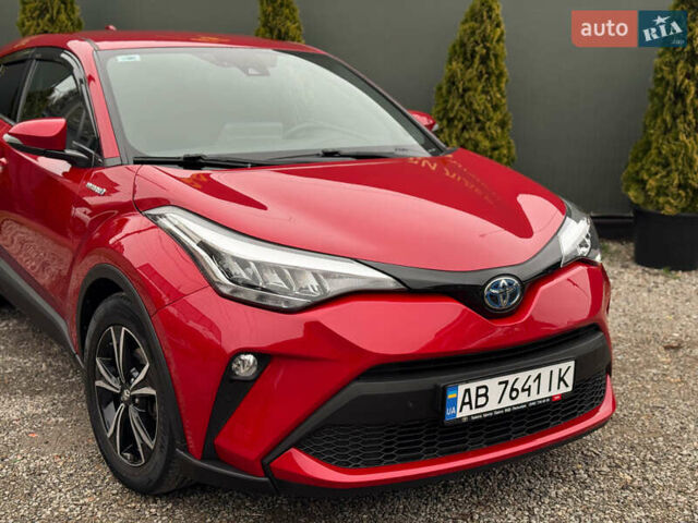 Красный Тойота C-HR, объемом двигателя 1.8 л и пробегом 79 тыс. км за 24800 $, фото 5 на Automoto.ua