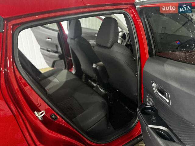 Тойота C-HR 2020 у Валках на Automoto.ua Червоний Тойота C-HR, об'ємом двигуна 2 л та пробігом 38 тис. км за 22000 $, фото 16 на Automoto.ua
