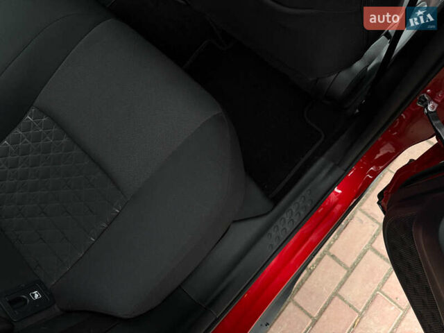 Красный Тойота C-HR, объемом двигателя 1.8 л и пробегом 79 тыс. км за 24800 $, фото 50 на Automoto.ua