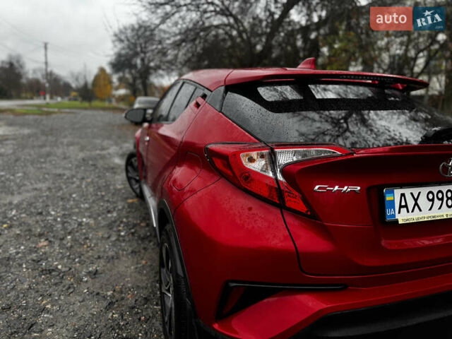 Тойота C-HR 2020 у Валках на Automoto.ua Червоний Тойота C-HR, об'ємом двигуна 2 л та пробігом 38 тис. км за 22000 $, фото 2 на Automoto.ua