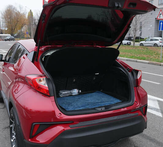 Красный Тойота C-HR, объемом двигателя 2 л и пробегом 73 тыс. км за 18800 $, фото 8 на Automoto.ua