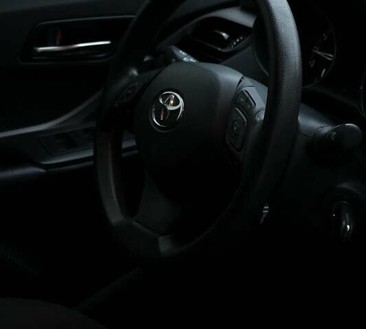 Красный Тойота C-HR, объемом двигателя 2 л и пробегом 73 тыс. км за 18800 $, фото 17 на Automoto.ua