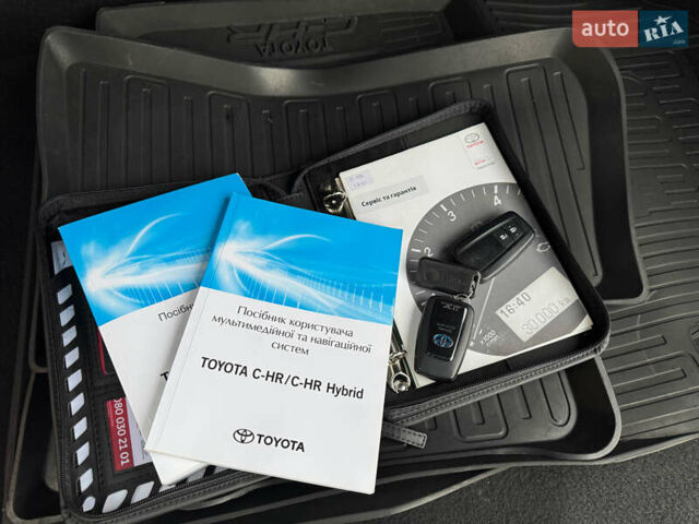 Красный Тойота C-HR, объемом двигателя 1.8 л и пробегом 79 тыс. км за 24800 $, фото 15 на Automoto.ua