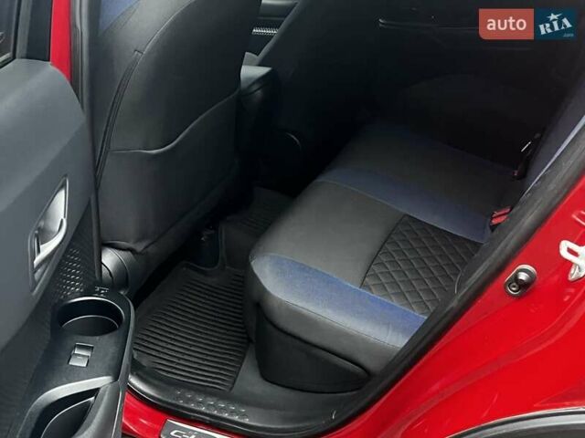 Красный Тойота C-HR, объемом двигателя 1.99 л и пробегом 40 тыс. км за 20000 $, фото 12 на Automoto.ua