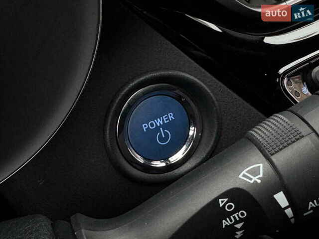 Красный Тойота C-HR, объемом двигателя 1.8 л и пробегом 79 тыс. км за 24800 $, фото 37 на Automoto.ua