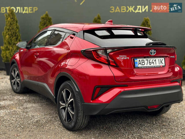 Красный Тойота C-HR, объемом двигателя 1.8 л и пробегом 79 тыс. км за 24800 $, фото 3 на Automoto.ua
