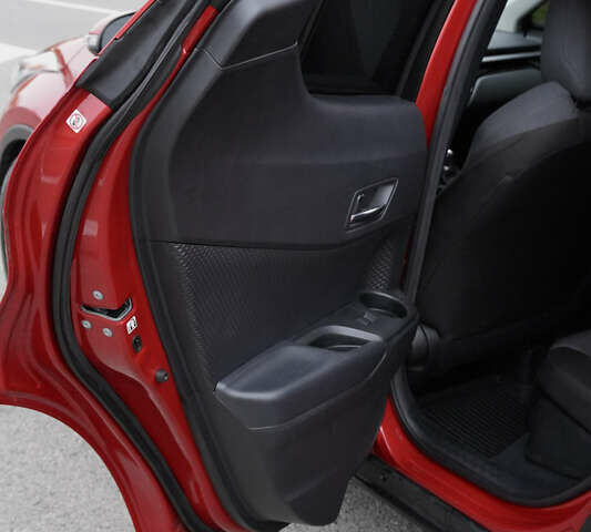 Красный Тойота C-HR, объемом двигателя 2 л и пробегом 73 тыс. км за 18800 $, фото 14 на Automoto.ua
