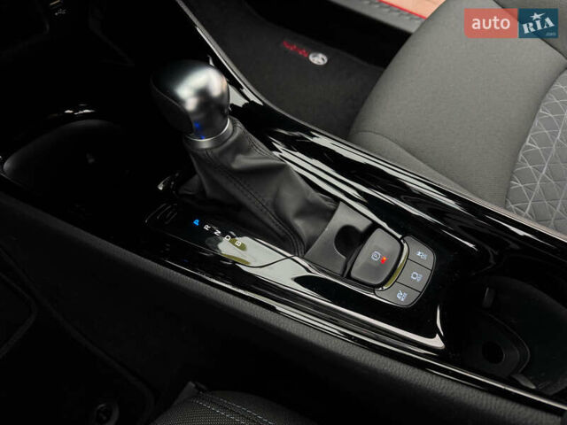 Красный Тойота C-HR, объемом двигателя 1.8 л и пробегом 79 тыс. км за 24800 $, фото 40 на Automoto.ua