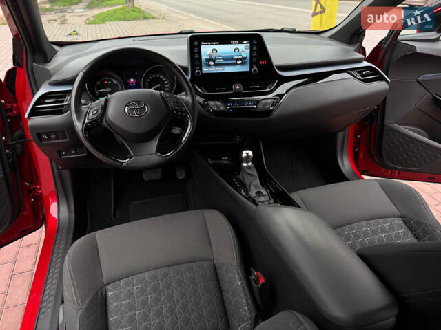 Красный Тойота C-HR, объемом двигателя 1.8 л и пробегом 79 тыс. км за 24800 $, фото 21 на Automoto.ua