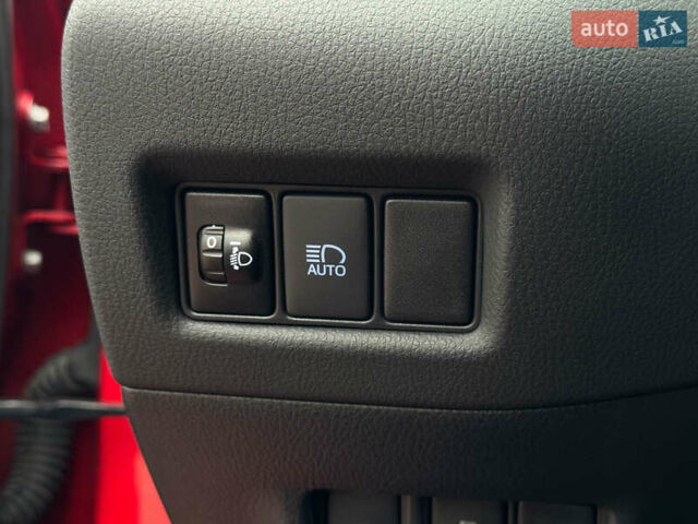 Красный Тойота C-HR, объемом двигателя 1.8 л и пробегом 79 тыс. км за 24800 $, фото 38 на Automoto.ua