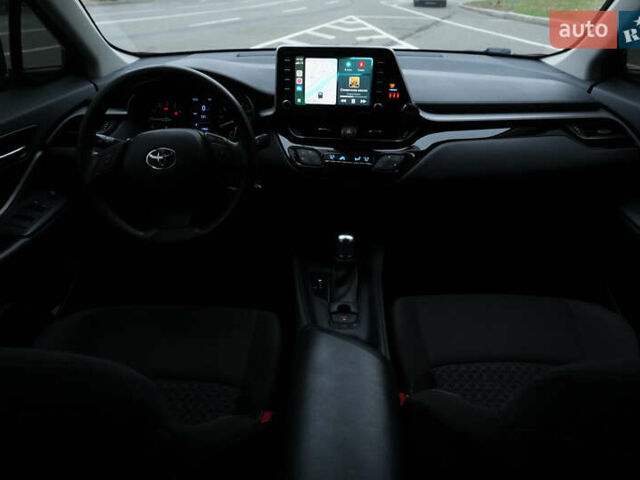 Красный Тойота C-HR, объемом двигателя 2 л и пробегом 73 тыс. км за 18800 $, фото 19 на Automoto.ua