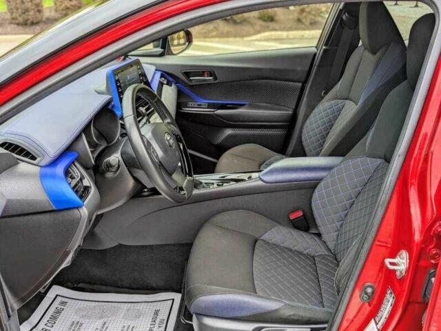Красный Тойота C-HR, объемом двигателя 2 л и пробегом 66 тыс. км за 5500 $, фото 8 на Automoto.ua