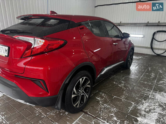 Тойота C-HR 2020 у Валках на Automoto.ua Червоний Тойота C-HR, об'ємом двигуна 2 л та пробігом 38 тис. км за 22000 $, фото 7 на Automoto.ua