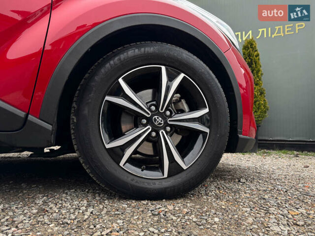 Красный Тойота C-HR, объемом двигателя 1.8 л и пробегом 79 тыс. км за 24800 $, фото 53 на Automoto.ua