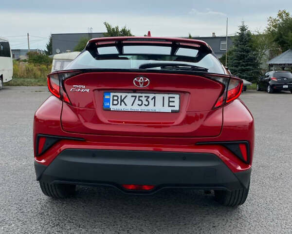 Красный Тойота C-HR, объемом двигателя 1.2 л и пробегом 50 тыс. км за 22000 $, фото 4 на Automoto.ua
