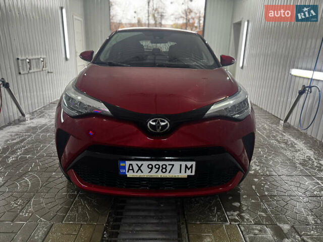 Тойота C-HR 2020 у Валках на Automoto.ua Червоний Тойота C-HR, об'ємом двигуна 2 л та пробігом 38 тис. км за 22000 $, фото 5 на Automoto.ua