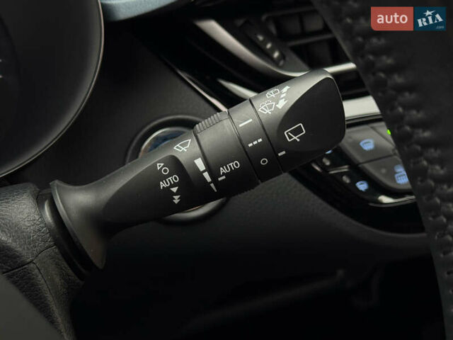 Красный Тойота C-HR, объемом двигателя 1.8 л и пробегом 79 тыс. км за 24800 $, фото 35 на Automoto.ua