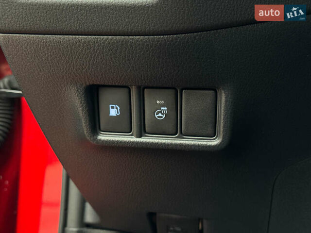 Красный Тойота C-HR, объемом двигателя 1.8 л и пробегом 79 тыс. км за 24800 $, фото 39 на Automoto.ua