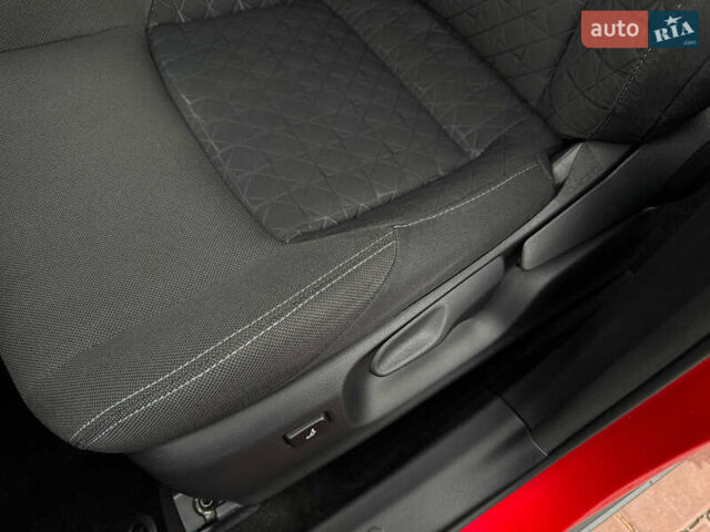 Красный Тойота C-HR, объемом двигателя 1.8 л и пробегом 79 тыс. км за 24800 $, фото 44 на Automoto.ua