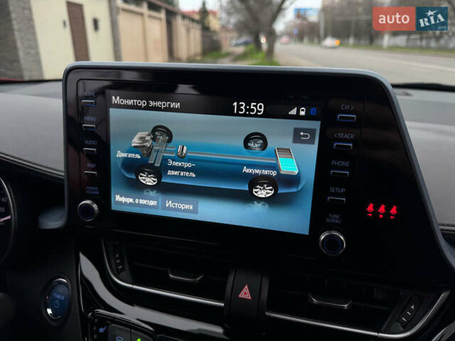 Красный Тойота C-HR, объемом двигателя 1.8 л и пробегом 79 тыс. км за 24800 $, фото 25 на Automoto.ua