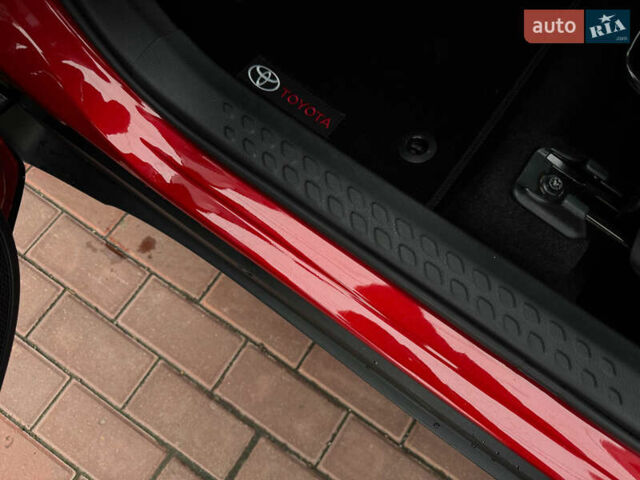 Красный Тойота C-HR, объемом двигателя 1.8 л и пробегом 79 тыс. км за 24800 $, фото 42 на Automoto.ua
