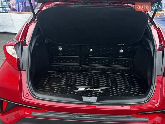 Красный Тойота C-HR, объемом двигателя 1.99 л и пробегом 40 тыс. км за 20000 $, фото 5 на Automoto.ua