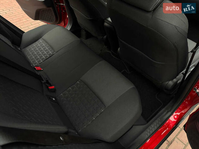 Красный Тойота C-HR, объемом двигателя 1.8 л и пробегом 79 тыс. км за 24800 $, фото 19 на Automoto.ua