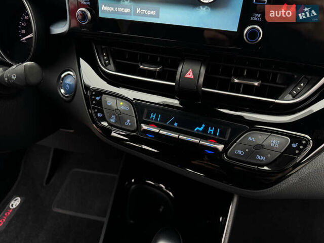 Красный Тойота C-HR, объемом двигателя 1.8 л и пробегом 79 тыс. км за 24800 $, фото 28 на Automoto.ua