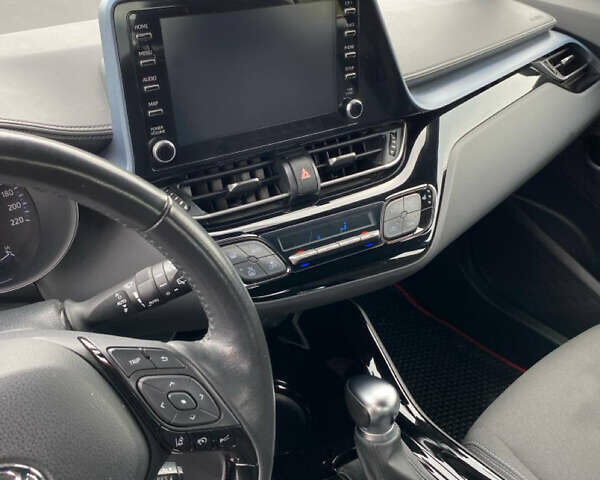 Красный Тойота C-HR, объемом двигателя 1.2 л и пробегом 50 тыс. км за 22000 $, фото 11 на Automoto.ua