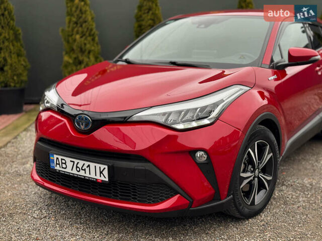 Красный Тойота C-HR, объемом двигателя 1.8 л и пробегом 79 тыс. км за 24800 $, фото 4 на Automoto.ua
