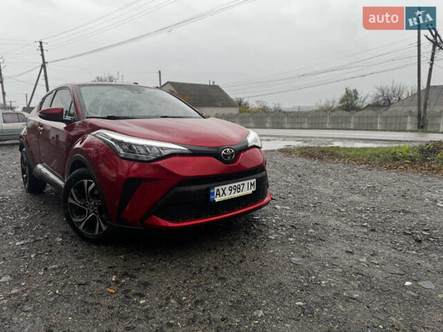 Тойота C-HR 2020 у Валках на Automoto.ua Червоний Тойота C-HR, об'ємом двигуна 2 л та пробігом 38 тис. км за 22000 $, фото 3 на Automoto.ua