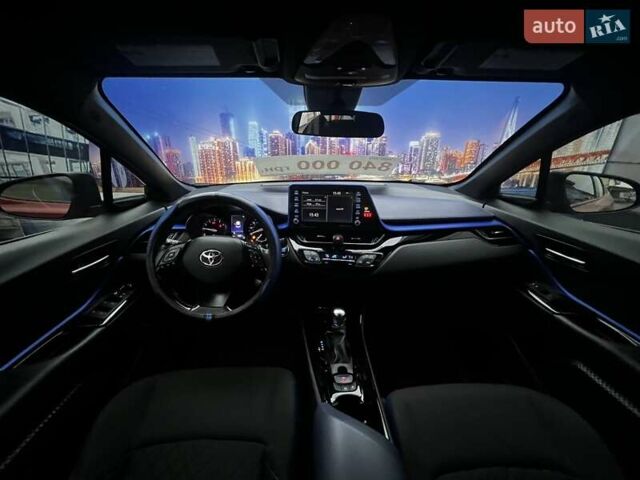 Красный Тойота C-HR, объемом двигателя 1.99 л и пробегом 40 тыс. км за 20000 $, фото 11 на Automoto.ua