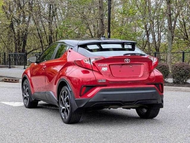 Красный Тойота C-HR, объемом двигателя 2 л и пробегом 66 тыс. км за 5500 $, фото 2 на Automoto.ua