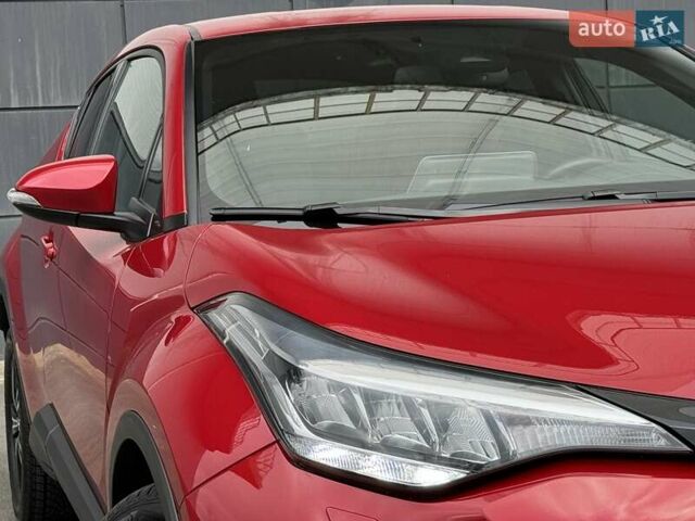 Красный Тойота C-HR, объемом двигателя 1.2 л и пробегом 59 тыс. км за 23900 $, фото 41 на Automoto.ua