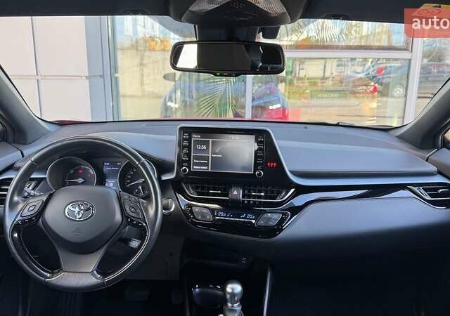 Красный Тойота C-HR, объемом двигателя 1.99 л и пробегом 69 тыс. км за 27493 $, фото 3 на Automoto.ua