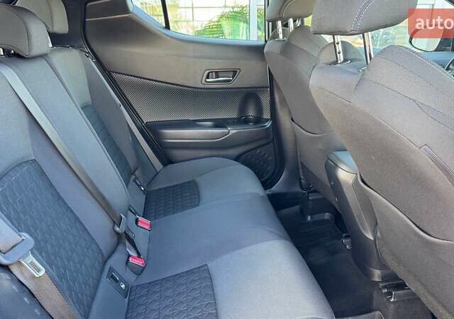 Красный Тойота C-HR, объемом двигателя 1.99 л и пробегом 69 тыс. км за 27493 $, фото 10 на Automoto.ua