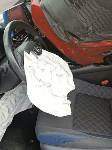 Червоний Тойота C-HR, об'ємом двигуна 2 л та пробігом 79 тис. км за 17500 $, фото 13 на Automoto.ua