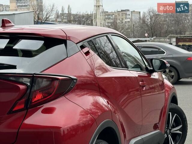 Красный Тойота C-HR, объемом двигателя 1.2 л и пробегом 59 тыс. км за 23900 $, фото 24 на Automoto.ua
