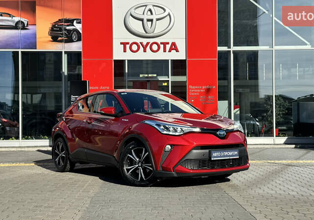 Красный Тойота C-HR, объемом двигателя 1.99 л и пробегом 69 тыс. км за 27493 $, фото 2 на Automoto.ua