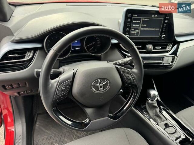Красный Тойота C-HR, объемом двигателя 1.2 л и пробегом 59 тыс. км за 23900 $, фото 64 на Automoto.ua