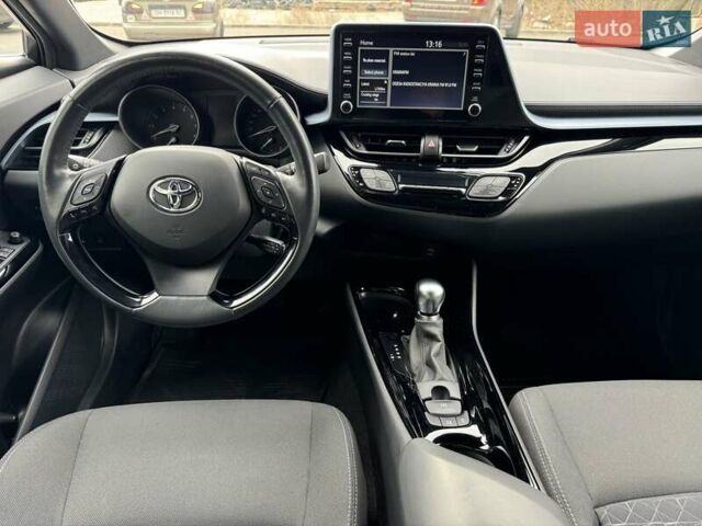 Красный Тойота C-HR, объемом двигателя 1.2 л и пробегом 59 тыс. км за 23900 $, фото 59 на Automoto.ua